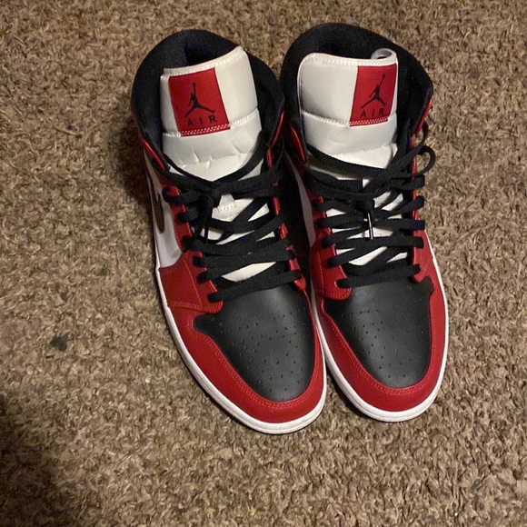 Jordan 1 mid chicago toe - Picture 2 of 4